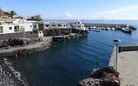 Casa Amarilla Junto Al Mar